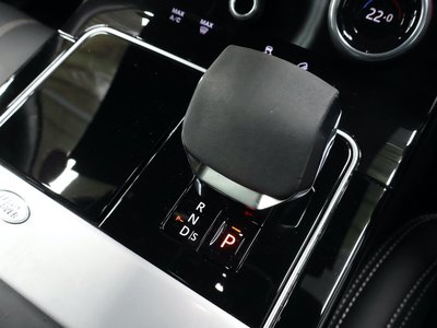 2022 LAND Rover RANGE ROVER VELAR thumbnail 31