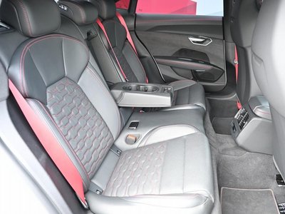 صورة 16 لـ 2021 AUDI RS E-TRON GT