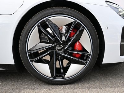 صورة 7 لـ 2021 AUDI RS E-TRON GT