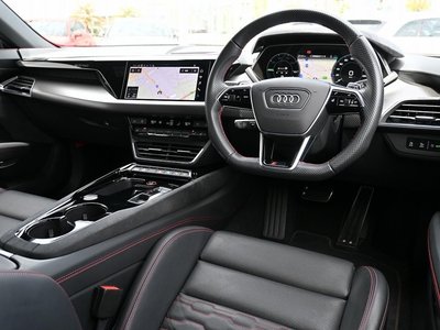صورة 6 لـ 2021 AUDI RS E-TRON GT