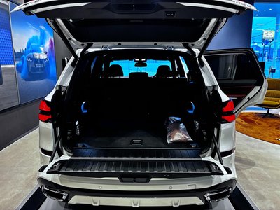 2025 BMW X5 photo 7
