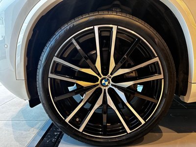 2025 BMW X5 photo 8