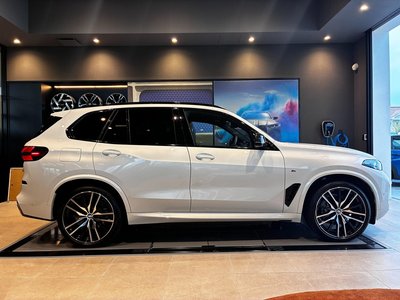 2025 BMW X5 photo 3
