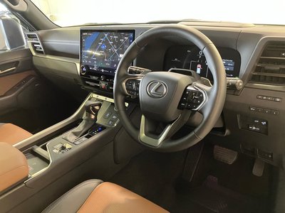 2025 Lexus GX thumbnail 4