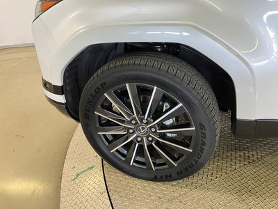 2025 Lexus GX thumbnail 12