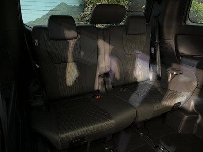 2025 Toyota ALPHARD — фото 12