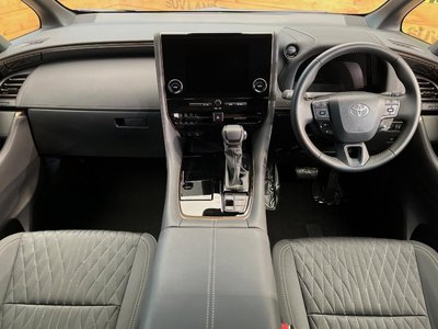 2025 Toyota ALPHARD — фото 2