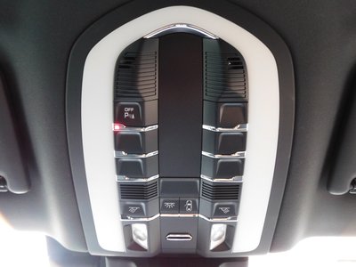صورة مصغرة 9 لـ 2021 Porsche MACAN