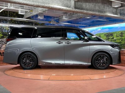 صورة 76 لـ 2026 Toyota VELLFIRE