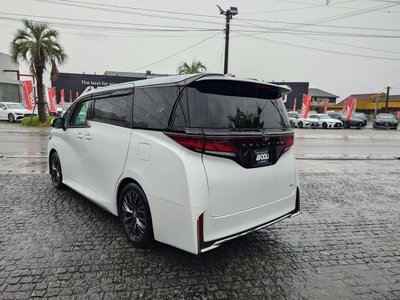 2024 Toyota VELLFIRE — фото 3