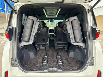 2023 Toyota VELLFIRE photo 12
