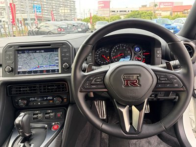 2025 Nissan GT-R photo 12
