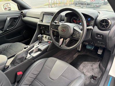 2025 Nissan GT-R photo 11