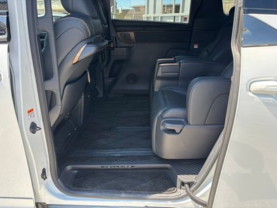 صورة 48 لـ 2024 Toyota VELLFIRE