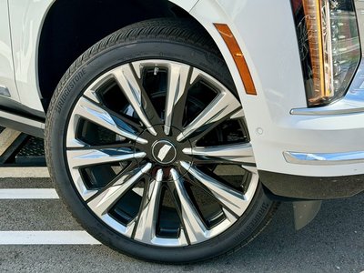 2025 Cadillac ESCALADE — миниатюра 18