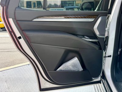 2025 Cadillac ESCALADE — миниатюра 41