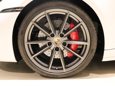 2022 Porsche 911 thumbnail 18