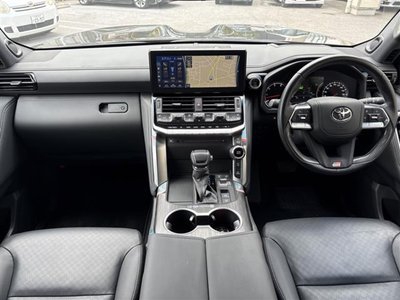 2023 Toyota LAND CRUISER 300 photo 2