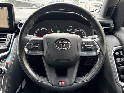 2023 Toyota LAND CRUISER 300 photo 3
