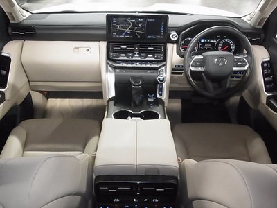 صورة 8 لـ 2023 Toyota LAND CRUISER 300