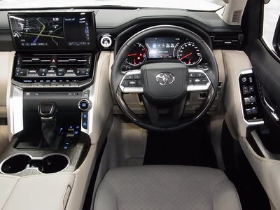 صورة 15 لـ 2023 Toyota LAND CRUISER 300