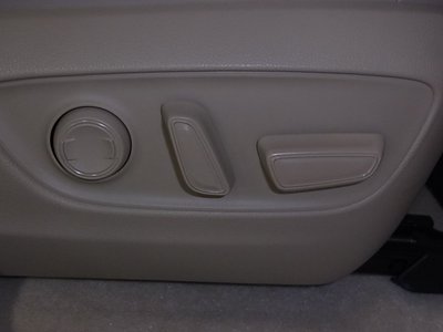 صورة 42 لـ 2023 Toyota LAND CRUISER 300