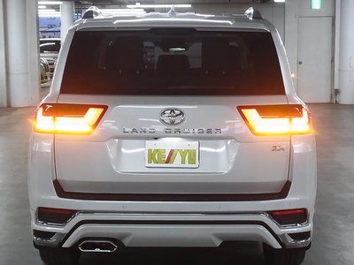 صورة 11 لـ 2023 Toyota LAND CRUISER 300