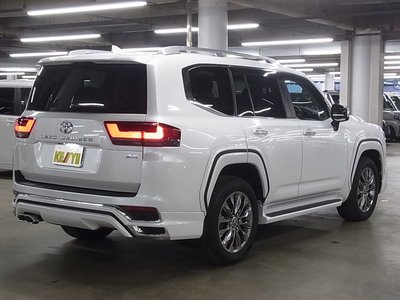 صورة 7 لـ 2023 Toyota LAND CRUISER 300