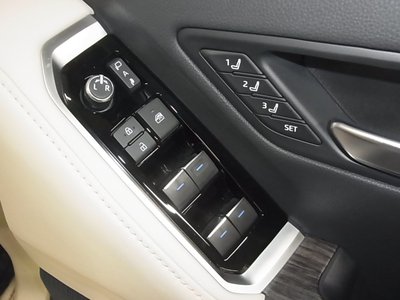 صورة 41 لـ 2023 Toyota LAND CRUISER 300