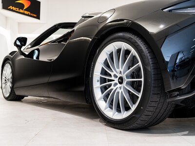 صورة 30 لـ 2024 Mclaren ARTURA SPIDER