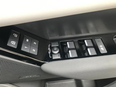 2024 LAND Rover RANGE ROVER VELAR thumbnail 38