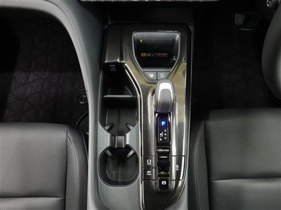 صورة 33 لـ 2024 Toyota CROWN SPORT