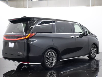2025 Lexus LM thumbnail 30