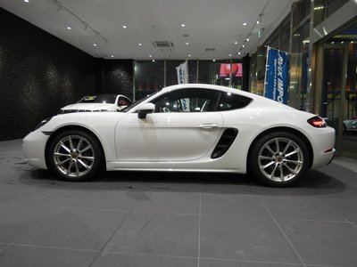 2020 Porsche 718 thumbnail 23