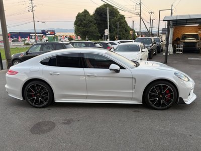 2019 Porsche PANAMERA photo 11