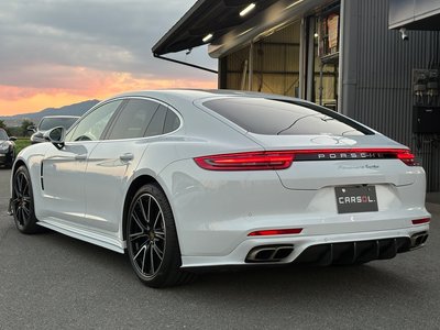 2019 Porsche PANAMERA photo 12