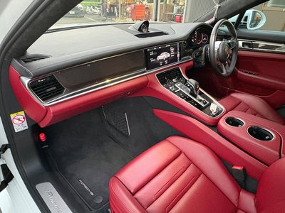 2019 Porsche PANAMERA thumbnail 26