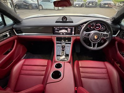 2019 Porsche PANAMERA thumbnail 28