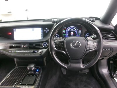 2018 Lexus LS photo 7