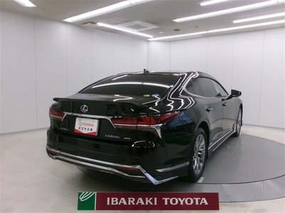 2018 Lexus LS photo 3