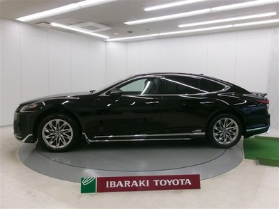 2018 Lexus LS photo 2