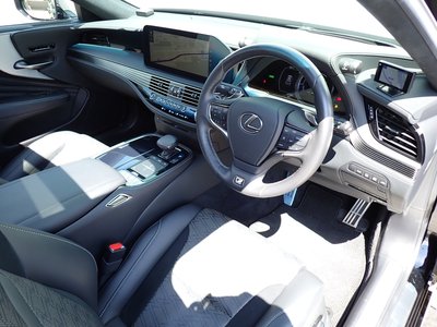 2021 Lexus LS thumbnail 32