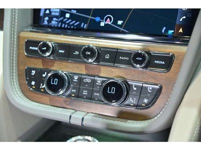 صورة مصغرة 38 لـ 2023 Bentley BENTAYGA