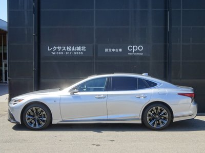 2021 Lexus LS — миниатюра 8