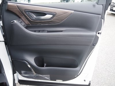 صورة 72 لـ 2025 Toyota ALPHARD