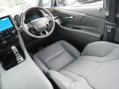 صورة 74 لـ 2025 Toyota ALPHARD