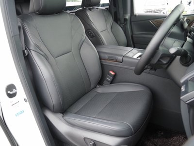 صورة 27 لـ 2025 Toyota ALPHARD