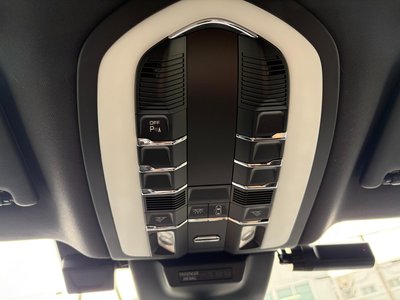 2020 Porsche MACAN photo 17