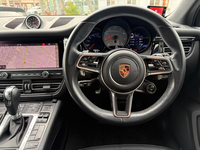 2020 Porsche MACAN photo 11