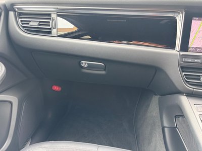 2020 Porsche MACAN photo 26